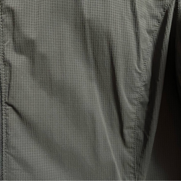 Eddie Bauer | IgniteLite Stretch Reversible Hooded Jacket - Picture 3 of 6